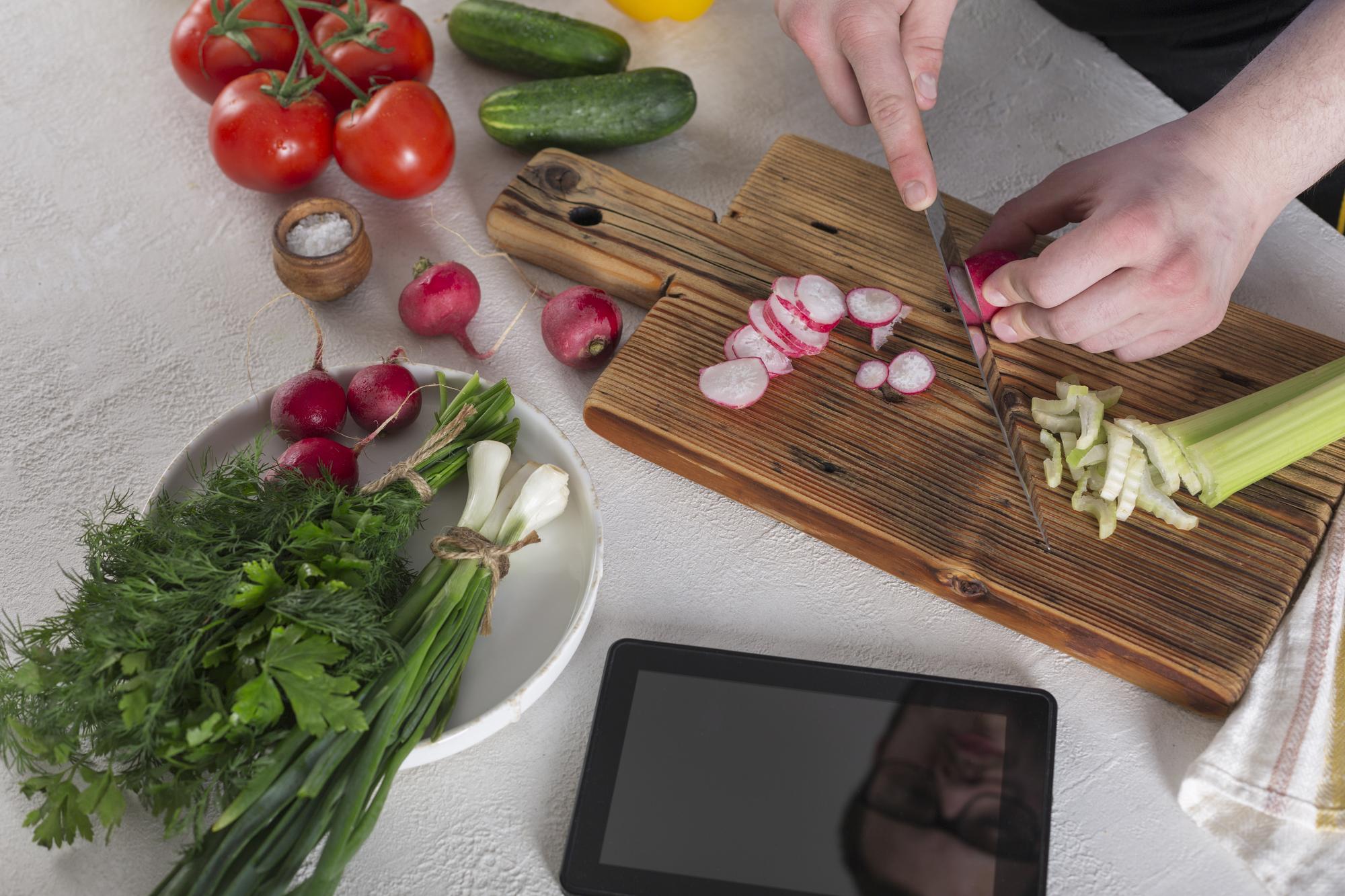 Fase di preparazione: taglio ingredienti