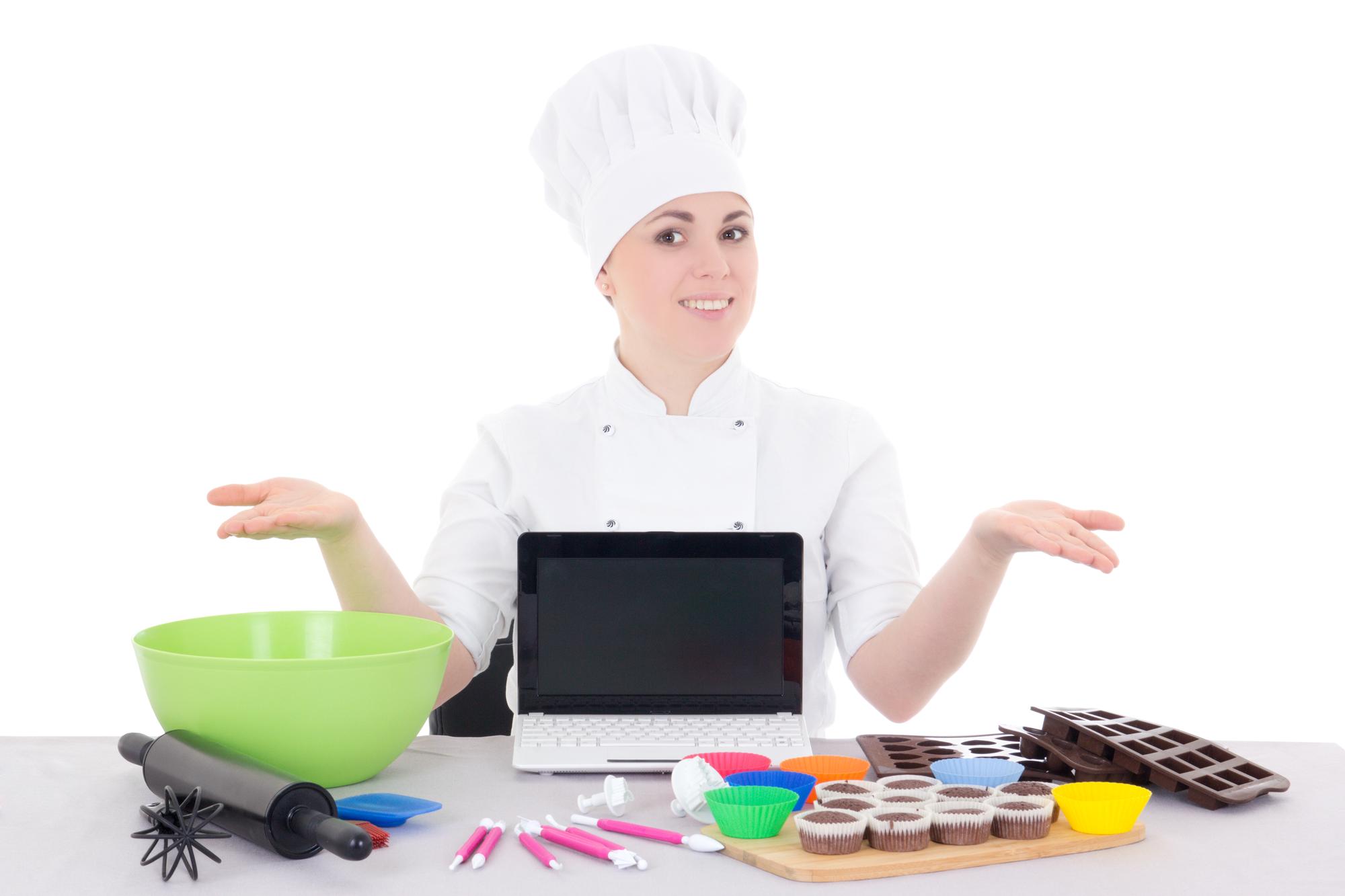 Lezione dal vivo: chef spiega tecnica di cottura